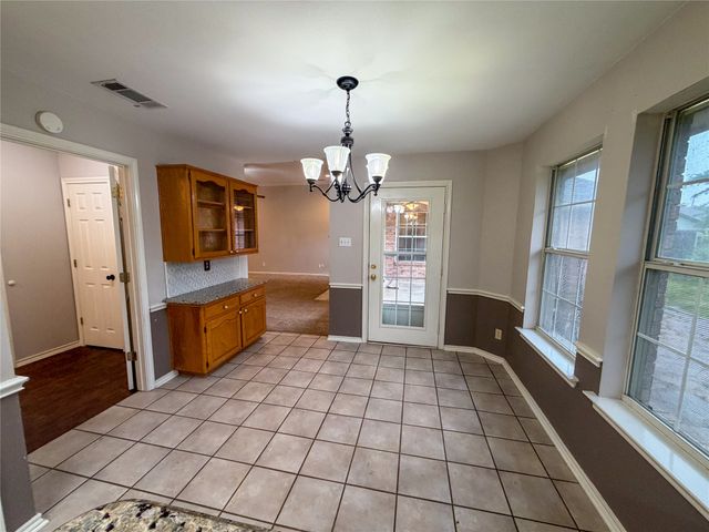 2204 N Village Drive, Bonham, TX 75418