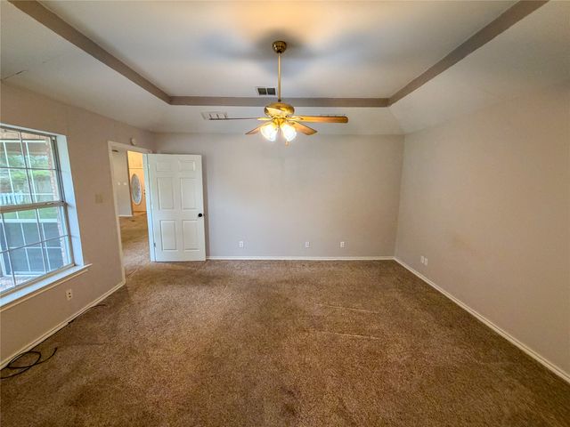 2204 N Village Drive, Bonham, TX 75418