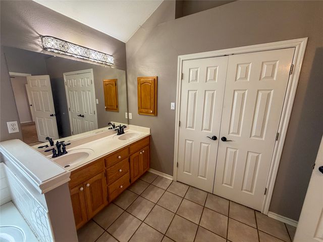 2204 N Village Drive, Bonham, TX 75418