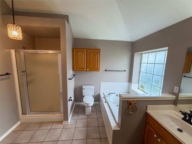 2204 N Village Drive, Bonham, TX 75418