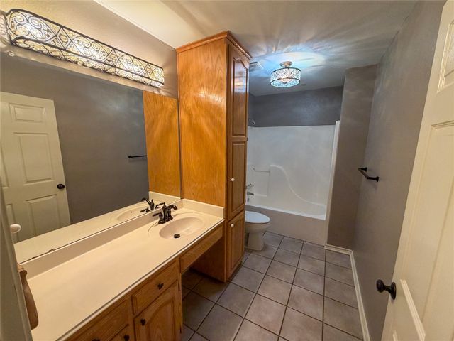 2204 N Village Drive, Bonham, TX 75418