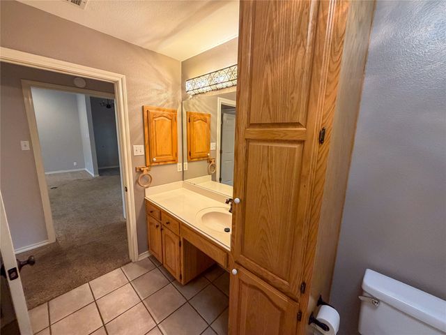 2204 N Village Drive, Bonham, TX 75418