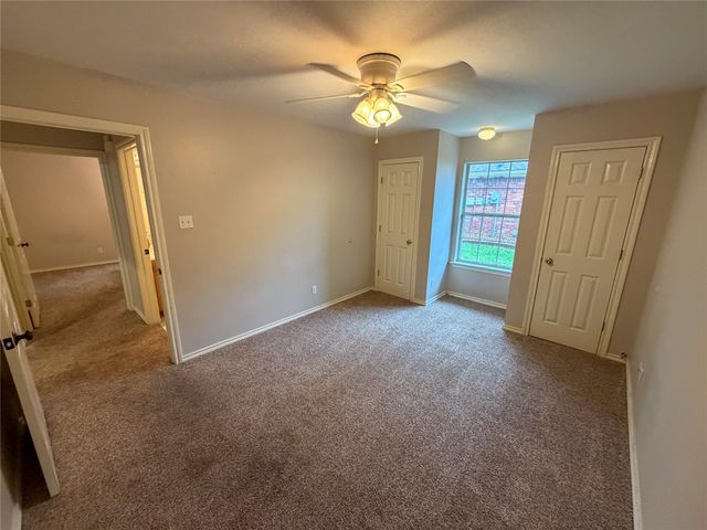 2204 N Village Drive, Bonham, TX 75418