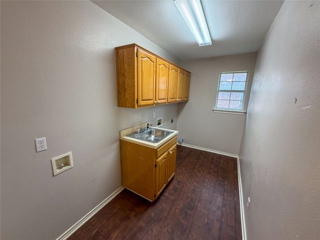 2204 N Village Drive, Bonham, TX 75418