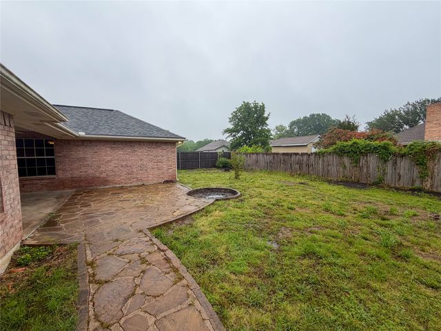 2204 N Village Drive, Bonham, TX 75418