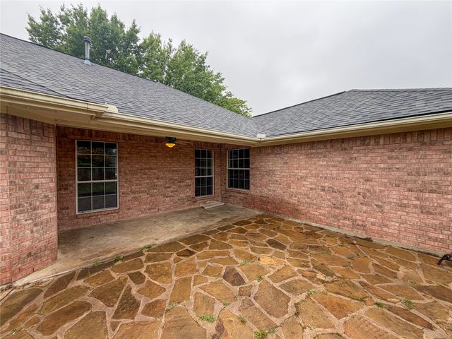 2204 N Village Drive, Bonham, TX 75418