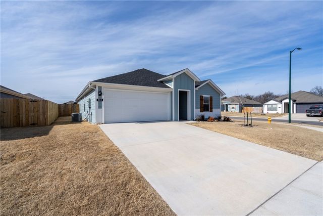 302 E Seville Street, Siloam Springs, AR 72761