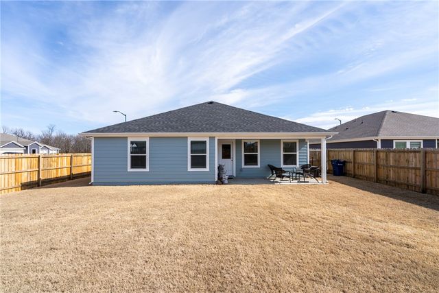 302 E Seville Street, Siloam Springs, AR 72761