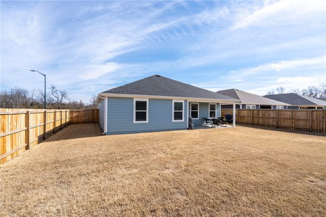 302 E Seville Street, Siloam Springs, AR 72761