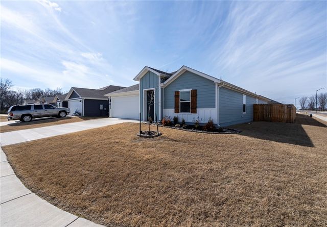 302 E Seville Street, Siloam Springs, AR 72761