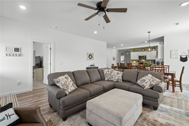 302 E Seville Street, Siloam Springs, AR 72761