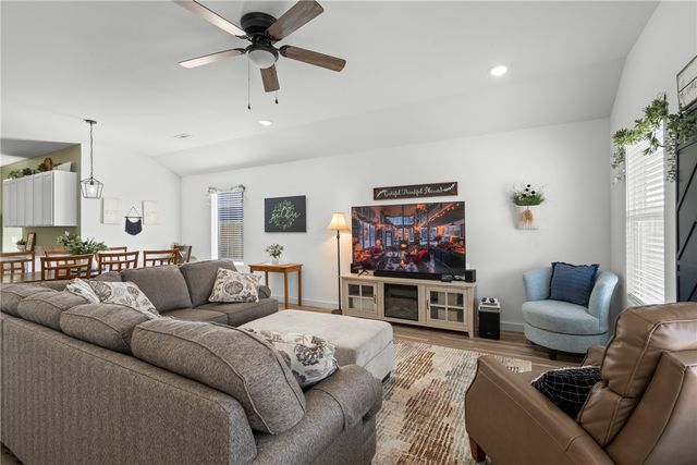 302 E Seville Street, Siloam Springs, AR 72761