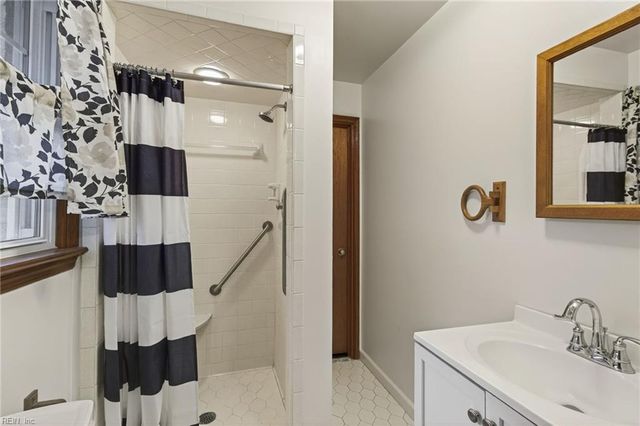 14 Belmont RD, Newport News, VA 23601