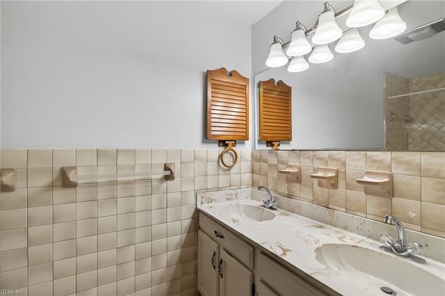 14 Belmont RD, Newport News, VA 23601