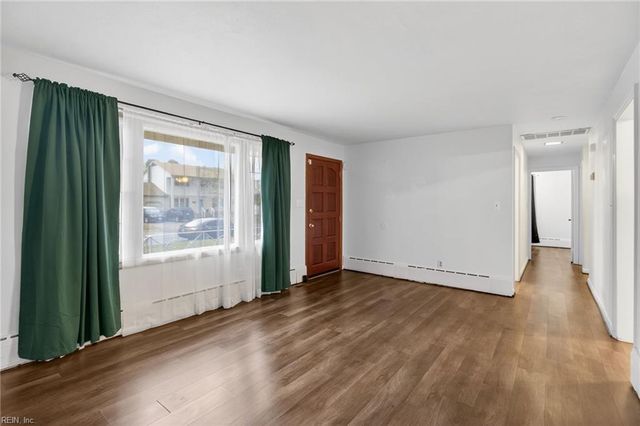 14 Belmont RD, Newport News, VA 23601