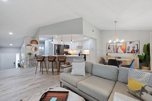 5710 Coach House Circle F, Boca Raton, FL 33486