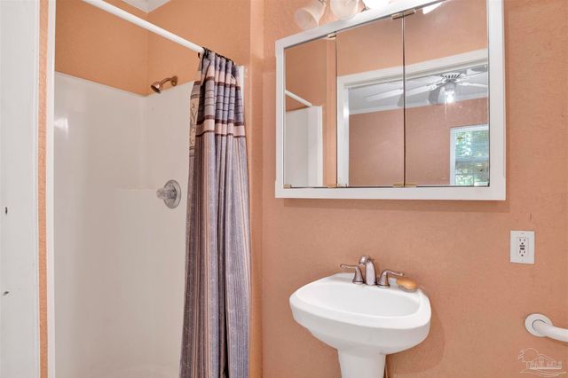 533 Ditmar St, Pensacola, FL 32503