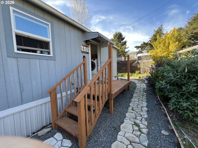 16126 GUSTAFSON Ln, Brookings, OR 97415