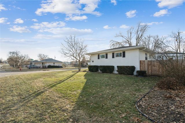 1155 A Avenue NW, Marion, IA 52302