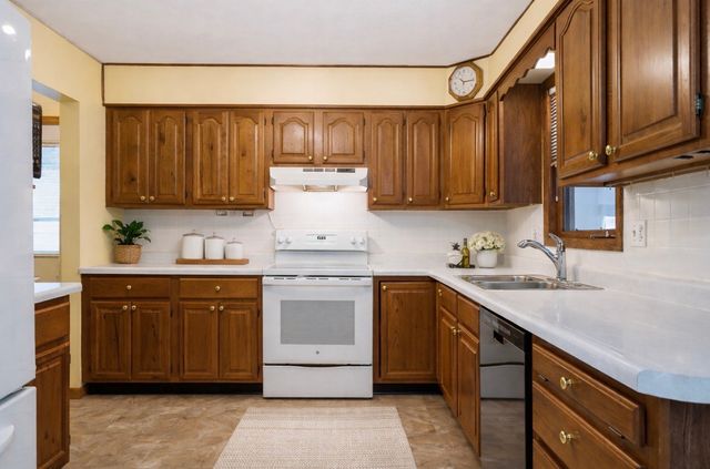 1155 A Avenue NW, Marion, IA 52302