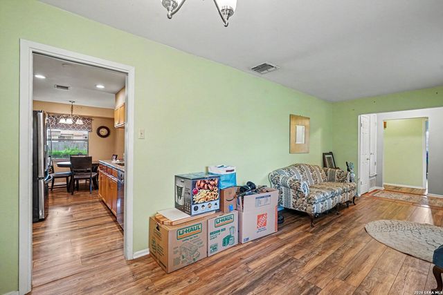 4355 Treehouse Dr, San Antonio, TX 78222