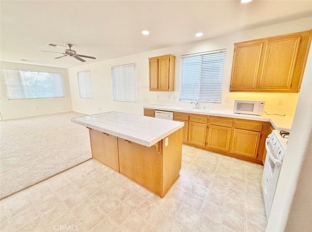 8031 Mickelson Way, Hemet, CA 92545