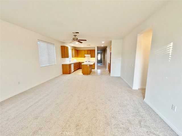 8031 Mickelson Way, Hemet, CA 92545