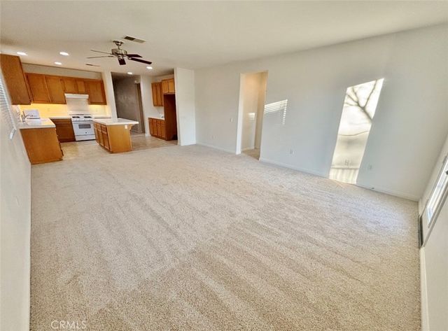 8031 Mickelson Way, Hemet, CA 92545