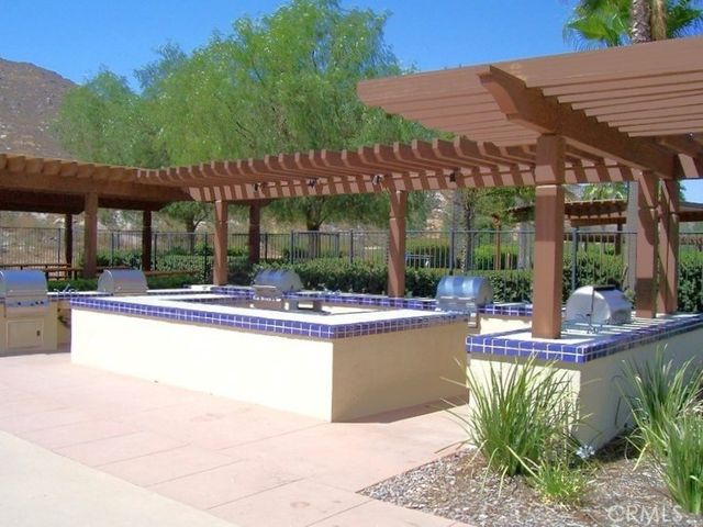 8031 Mickelson Way, Hemet, CA 92545