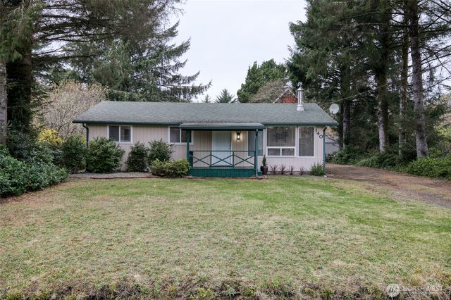 140 Jib Street NW, Ocean Shores, WA 98569