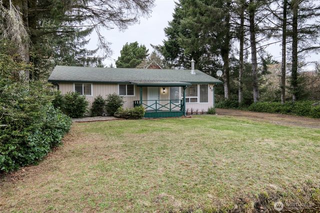 140 Jib Street NW, Ocean Shores, WA 98569