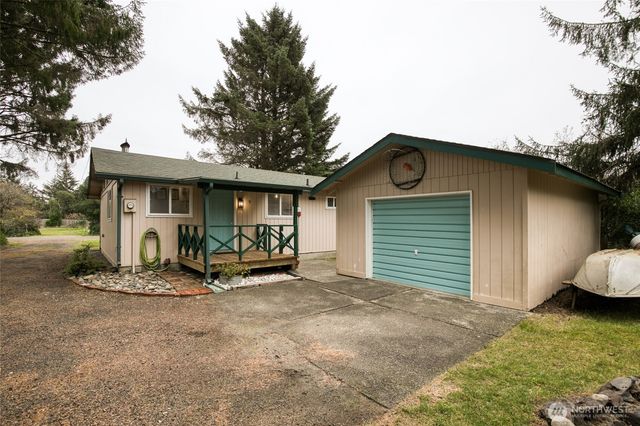140 Jib Street NW, Ocean Shores, WA 98569