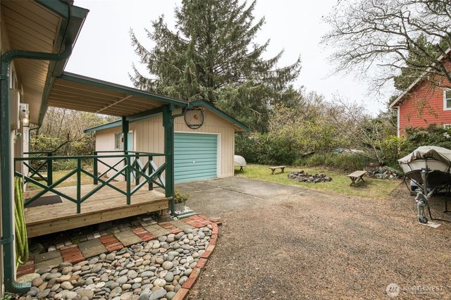 140 Jib Street NW, Ocean Shores, WA 98569