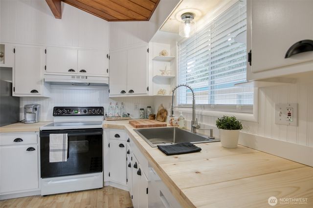 140 Jib Street NW, Ocean Shores, WA 98569