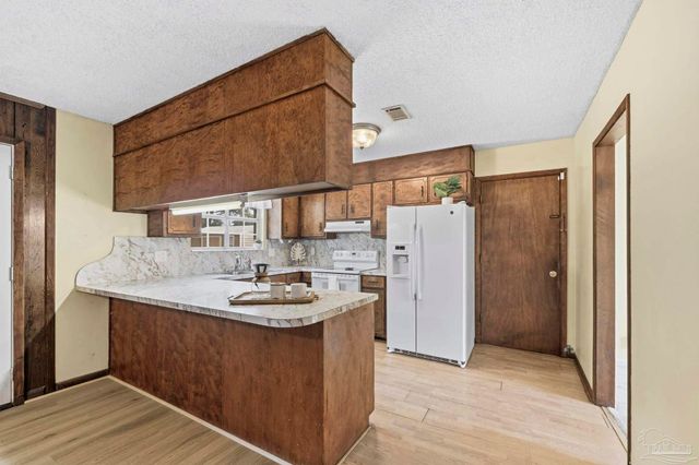 9520 Plainfield Ave, Pensacola, FL 32514