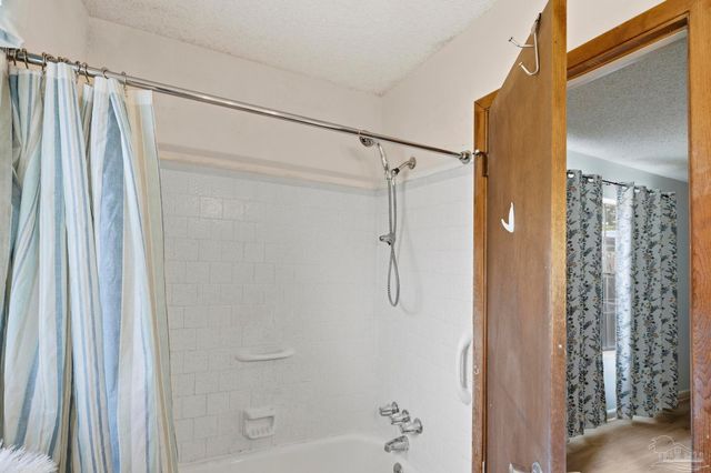 9520 Plainfield Ave, Pensacola, FL 32514