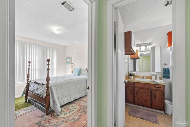 9520 Plainfield Ave, Pensacola, FL 32514