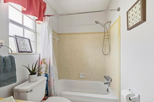 9520 Plainfield Ave, Pensacola, FL 32514