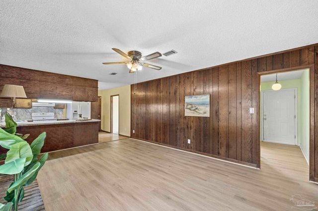 9520 Plainfield Ave, Pensacola, FL 32514