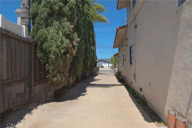 2094 Orange Avenue, Costa Mesa, CA 92627
