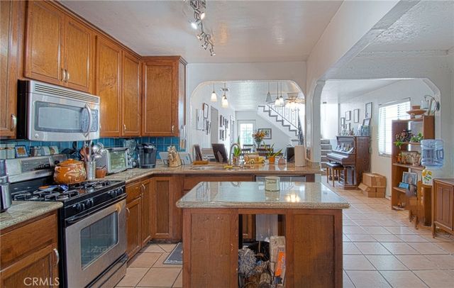 2094 Orange Avenue, Costa Mesa, CA 92627