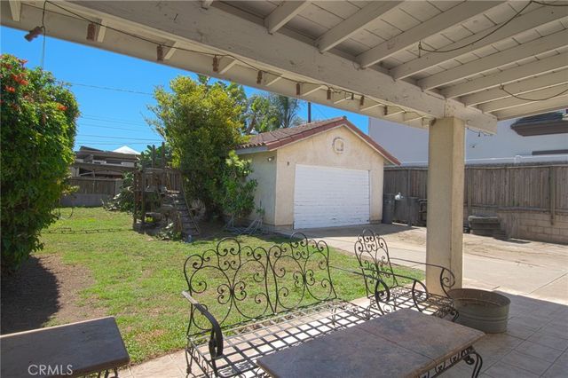 2094 Orange Avenue, Costa Mesa, CA 92627