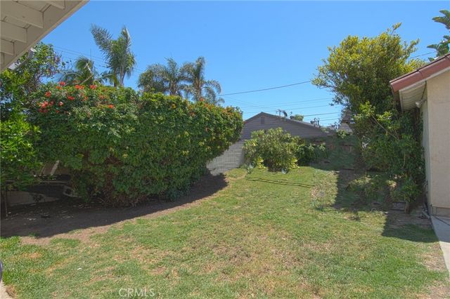 2094 Orange Avenue, Costa Mesa, CA 92627