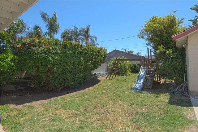 2094 Orange Avenue, Costa Mesa, CA 92627