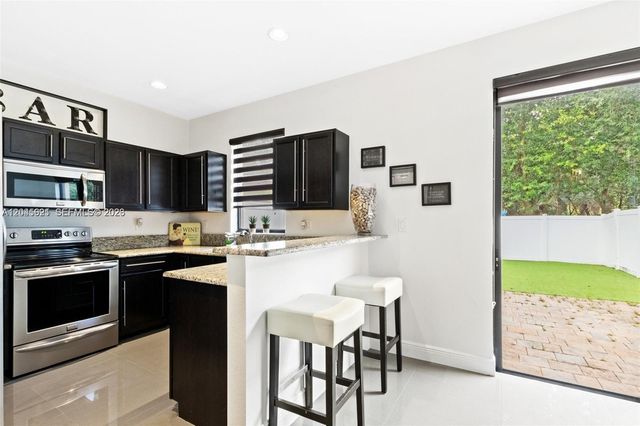 8925 W 33rd Ave, Hialeah, FL 33018