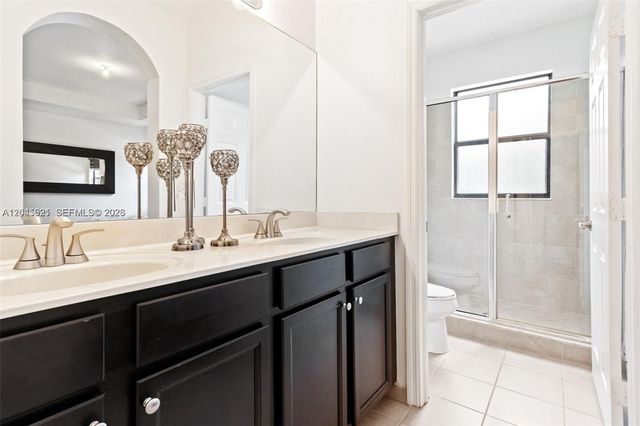 8925 W 33rd Ave, Hialeah, FL 33018