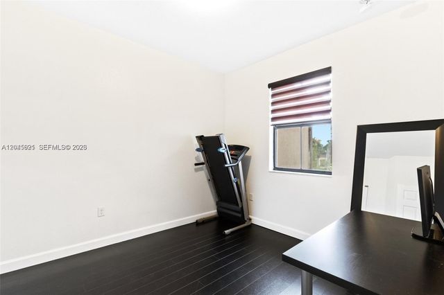 8925 W 33rd Ave, Hialeah, FL 33018