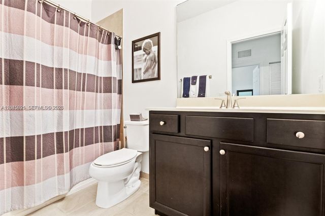 8925 W 33rd Ave, Hialeah, FL 33018