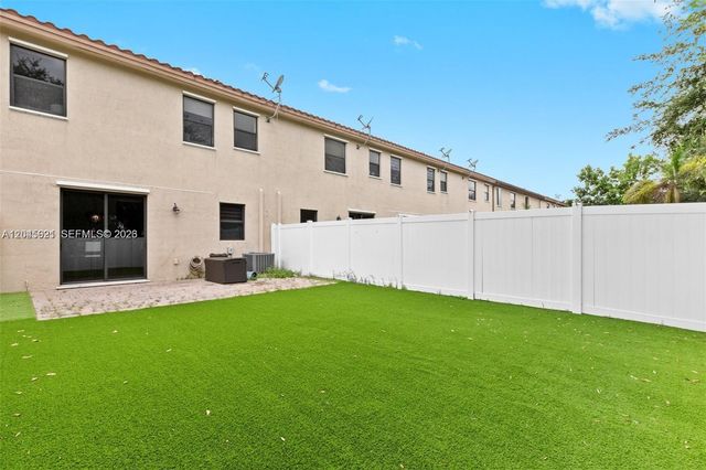 8925 W 33rd Ave, Hialeah, FL 33018