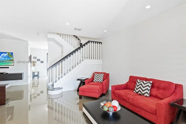 8925 W 33rd Ave, Hialeah, FL 33018